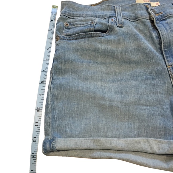 NWOT 🌺 Levi's Light Wash Mid Rise Shorts | 28 - Picture 9 of 12